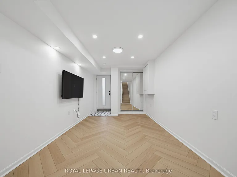 153 Craven Rd #BASEMENT — Photo 8