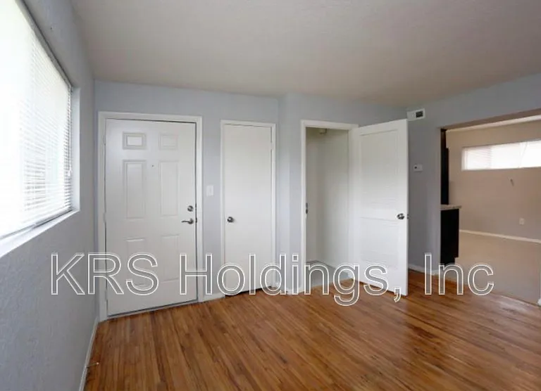 4247 Orcutt Ave — Photo 7