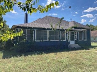 1213 Market St W, Honey Grove, TX 75446