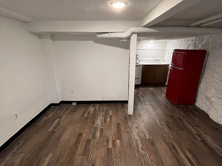 1362 College St — Photo 4