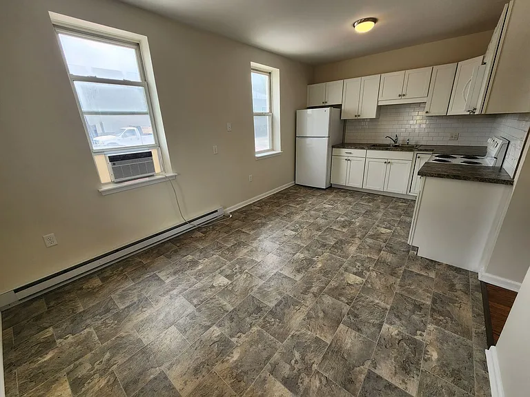 5176-5178 Greenvillage Rd — Photo 3