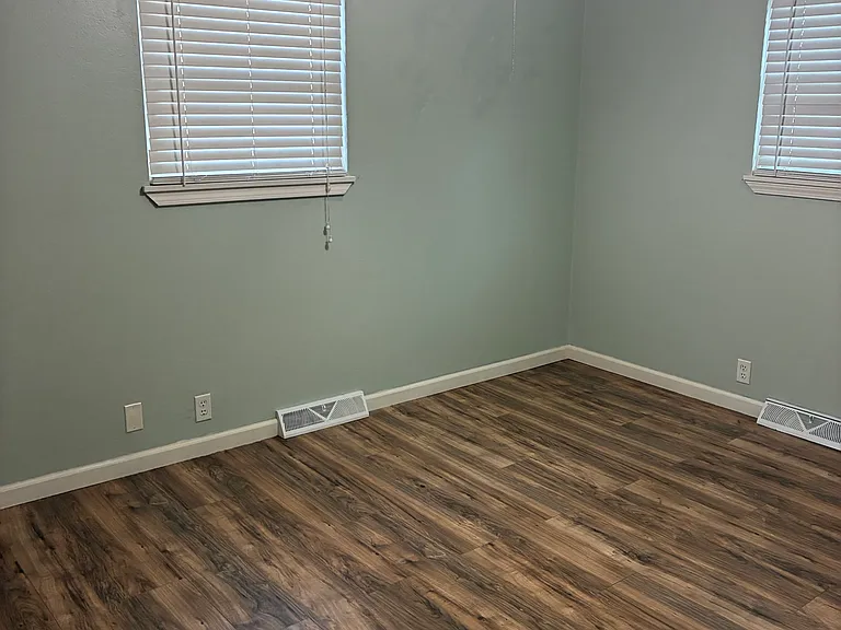 2902 S Park Ave — Photo 3