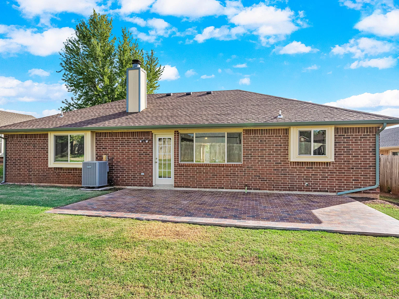 3 bed, 1776 sqft, $1,765 — Photo 4