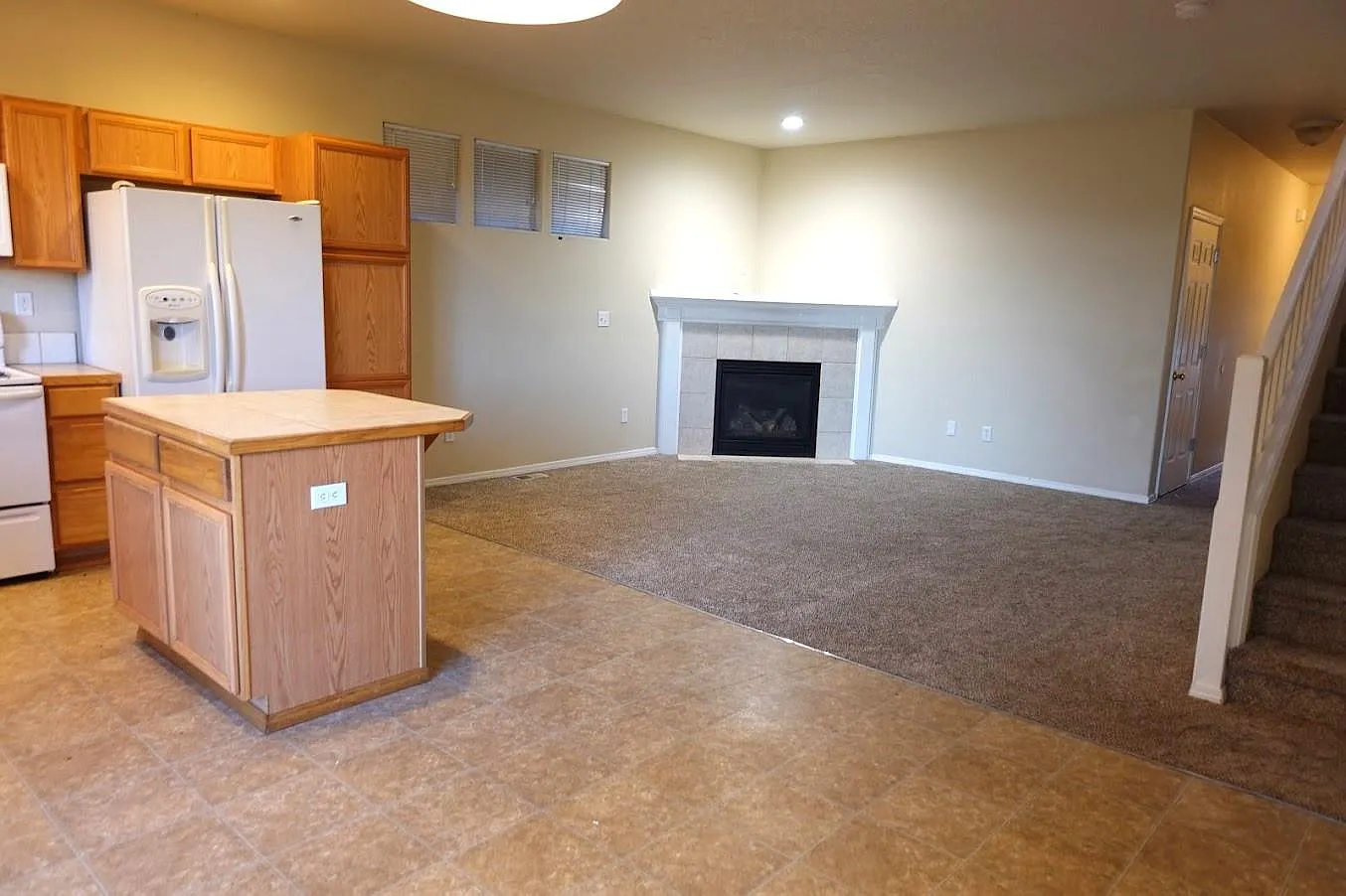 3 bed, 2.5 bath, 1618 sqft, $2,345 — Photo 2