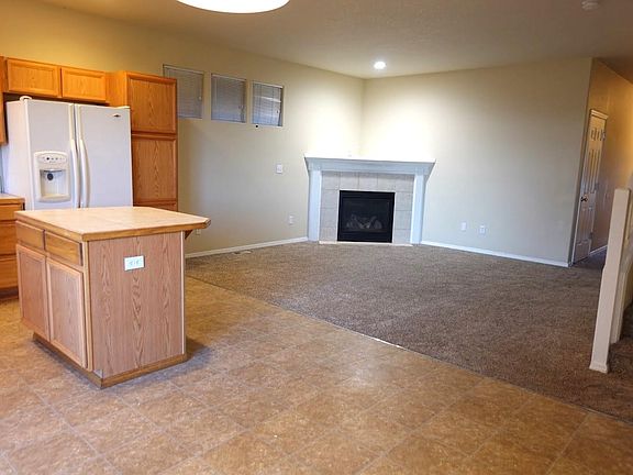 2nd image of 512 SE Heathcliff Ln