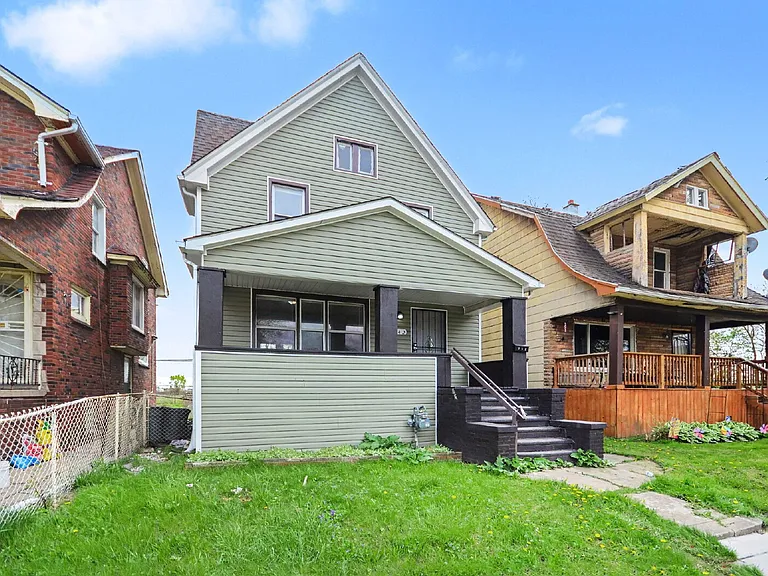 242 Ferris St — Photo 4