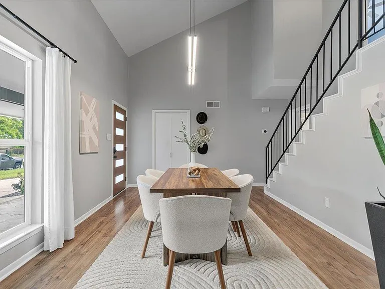 208 Skyloop Dr — Photo 6