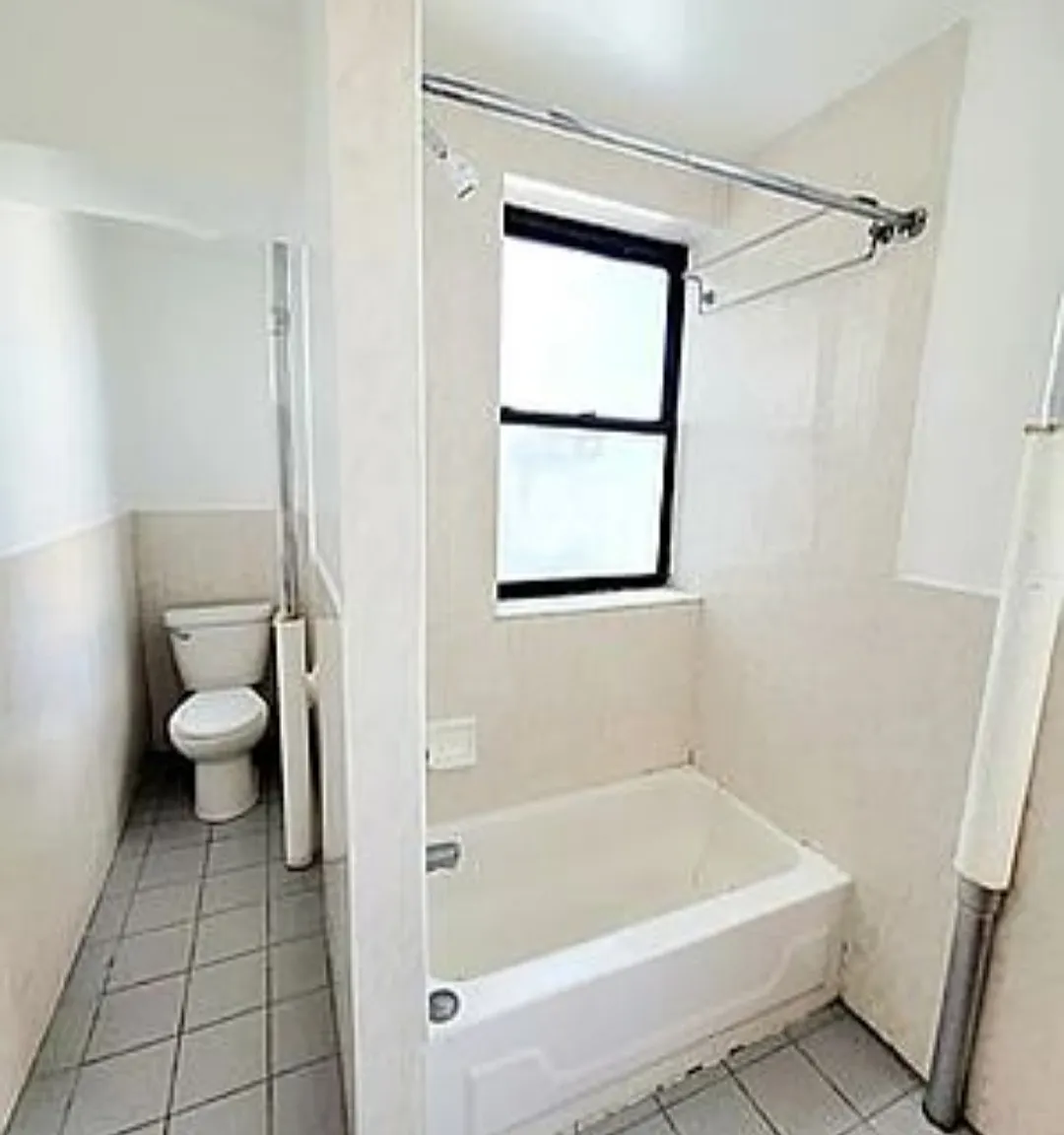 206 East 10th Street — Photo 3