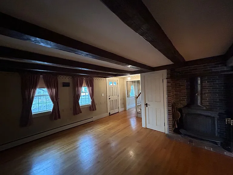 33 Washington St — Photo 17