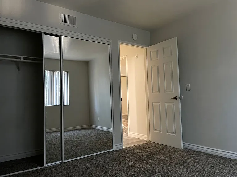 1114 W Blaine St #205 — Photo 2
