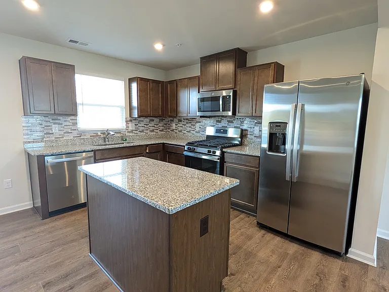 289 Hamilton Ln — Photo 3