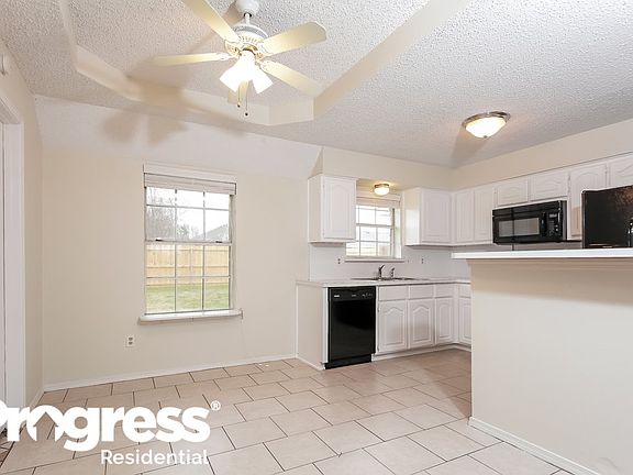 3rd image of 407 Briar Creek Dr