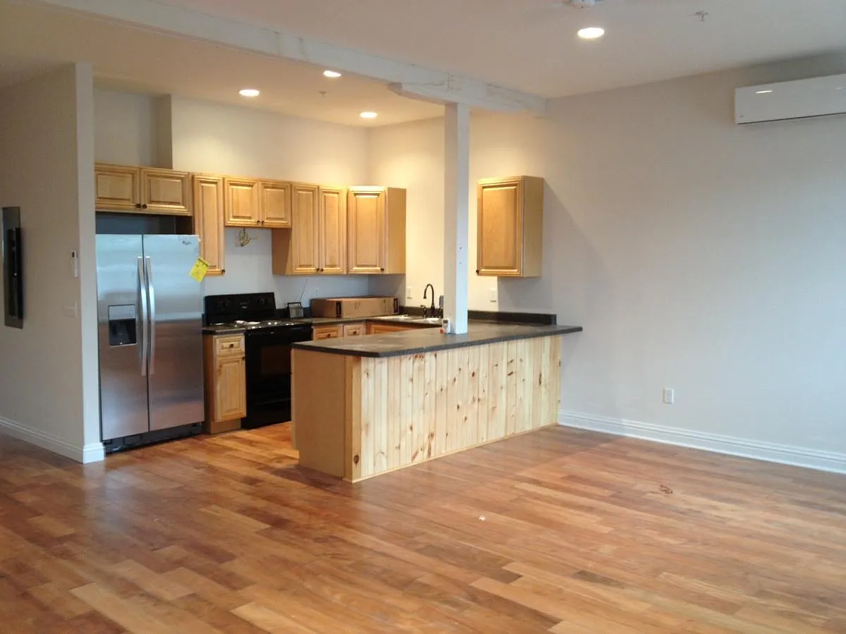1 bed, 900 sqft, $1,200 — Photo 3