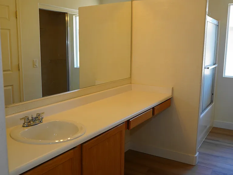 1442 E Mobile Ln — Photo 3