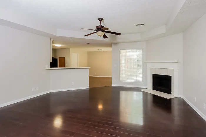 11 N Springfield Dr — Photo 2