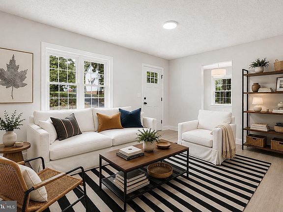 3rd image of 2806 Virginia St