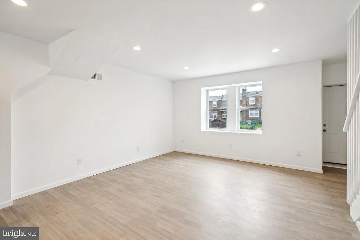 3 bed, 1.5 bath, 1242 sqft, $2,200 — Photo 4