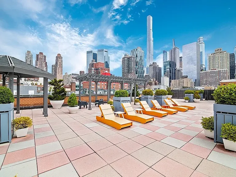 410 W 53rd St #516 — Photo 3