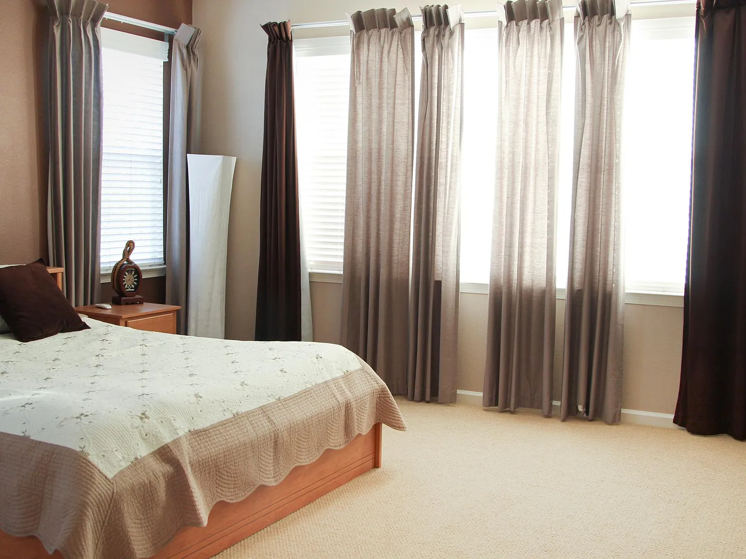5 bed, 3.5 bath, 2667 sqft, $5,550 — Photo 2
