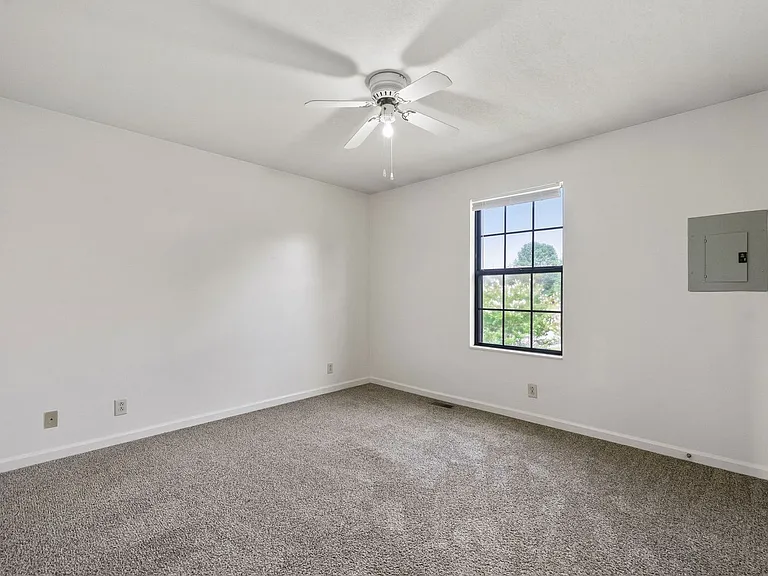 Northridge Drive-276 (x4) — Photo 15