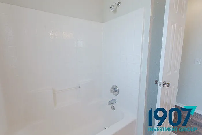 501 Madeline Ln — Photo 12