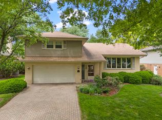 848 S Hillcrest Ave, Elmhurst, IL 60126