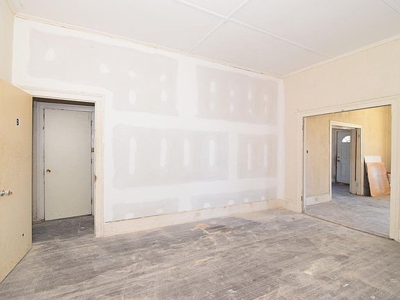 4th image of 247 Ellis Street