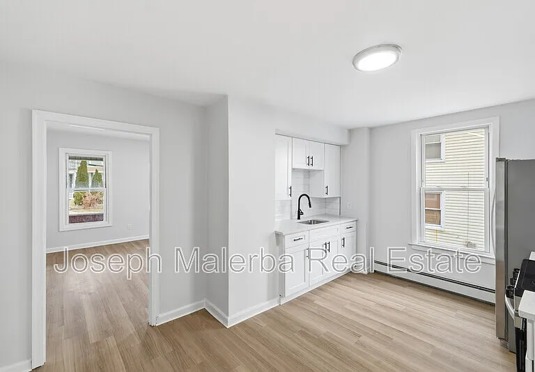 848 Bank St — Photo 30