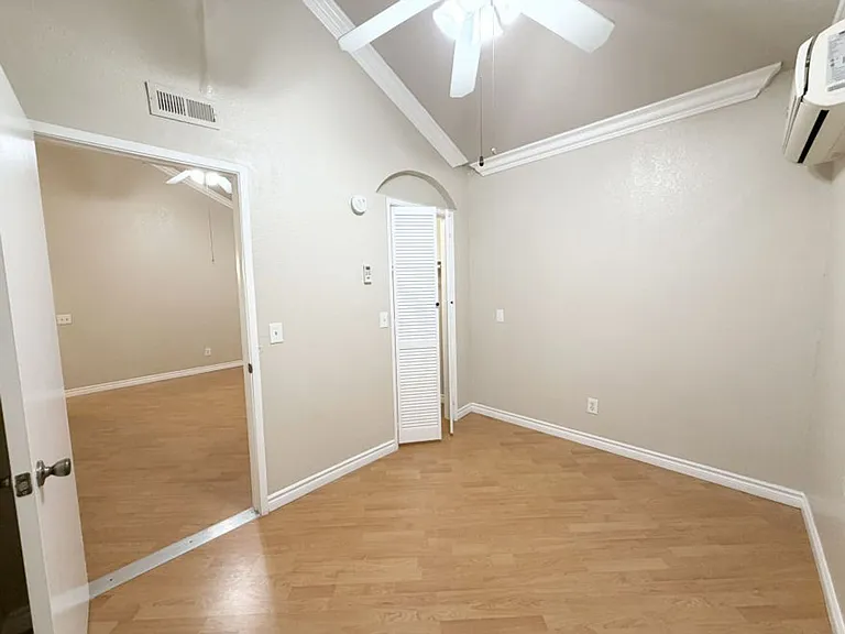 Alcantara Home Apts — Photo 84