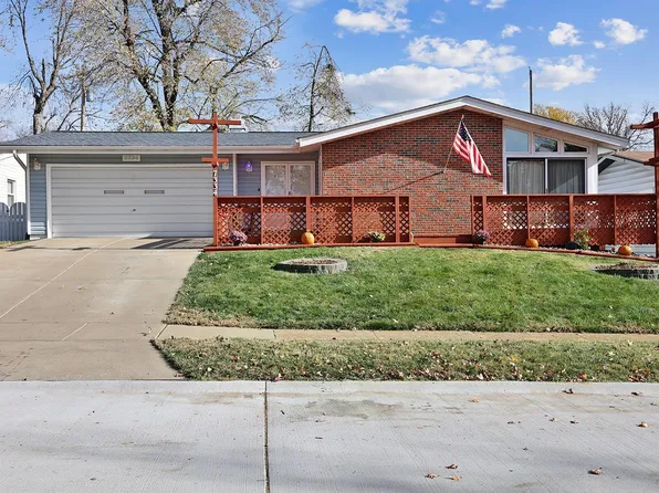 7334 Boellner Dr, Hazelwood, MO 63042