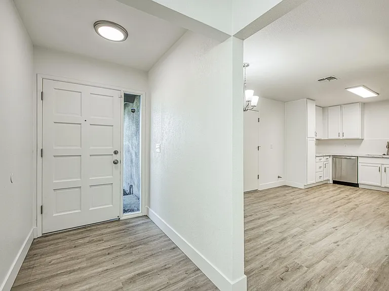 672 W Antonio Dr — Photo 8