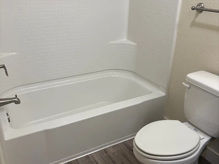 Luxe Ripon Apartments — Photo 24