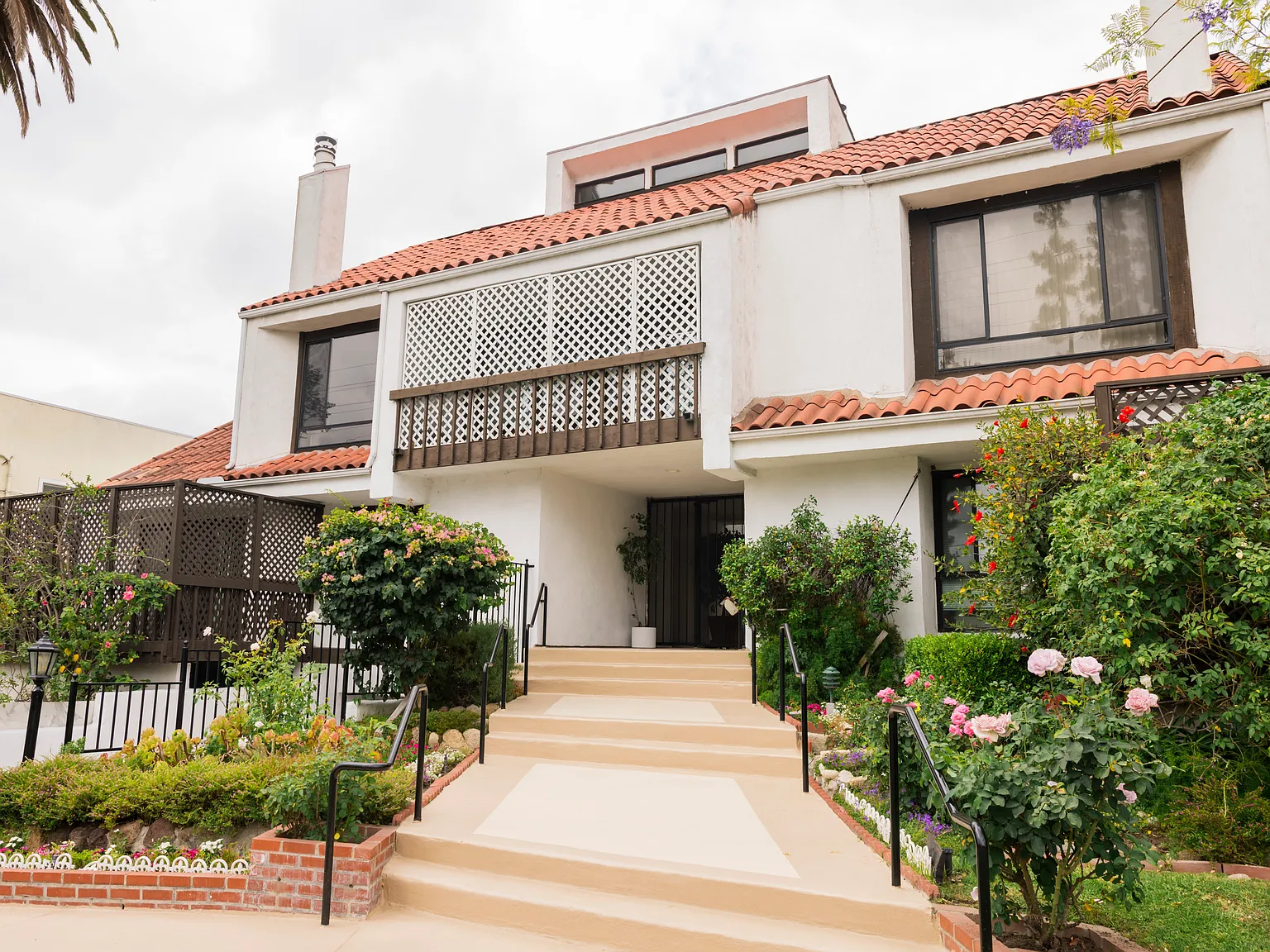 2 bed, 1.5 bath, 1000 sqft, $3,350 — Photo 1