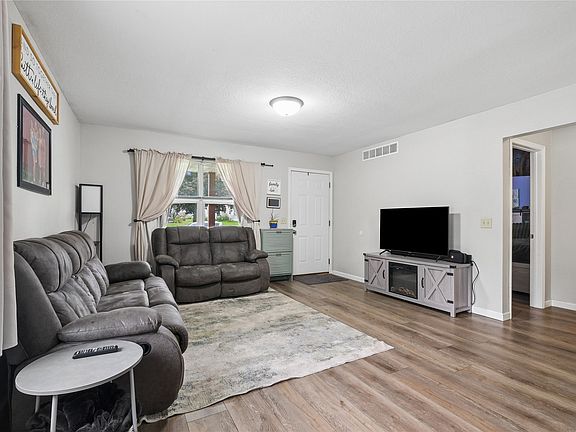 3rd image of 514 W Montgomery St