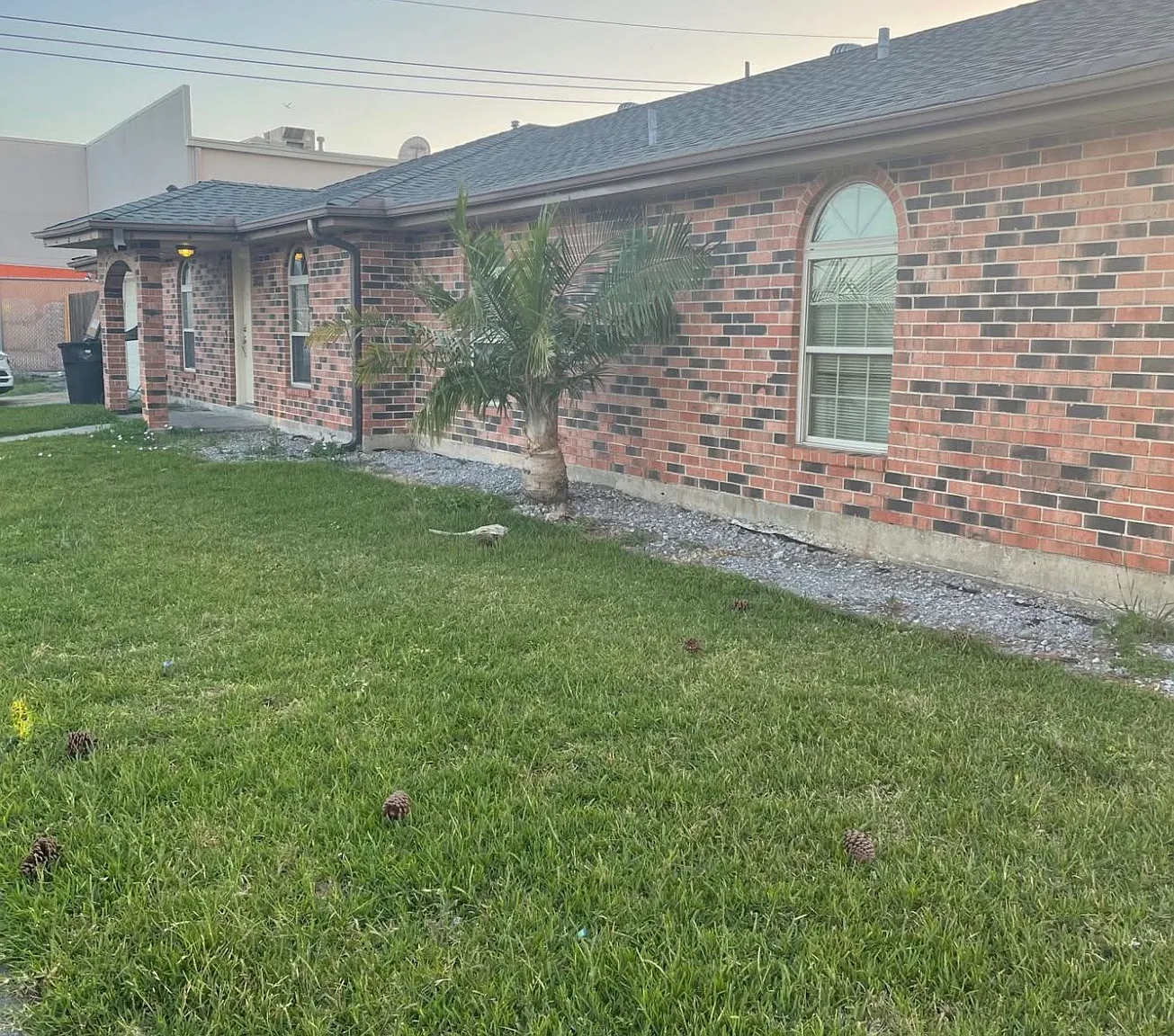 3 bed, 1000 sqft, $2,000 — Photo 1
