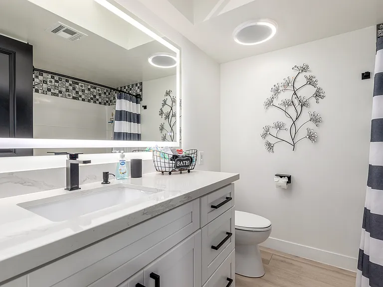 2529 N Miller Rd — Photo 43