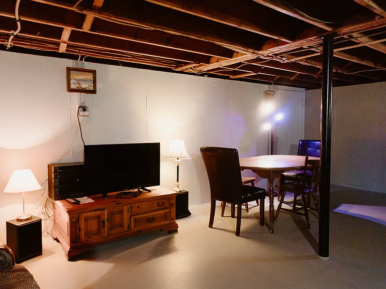 216 E Grand Ave — Photo 34