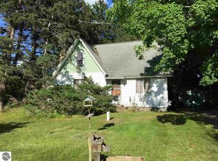 11151 S Eberhart Ave, Clare, MI 48617