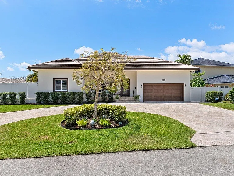 1008 SE 10th Ct — Photo 48
