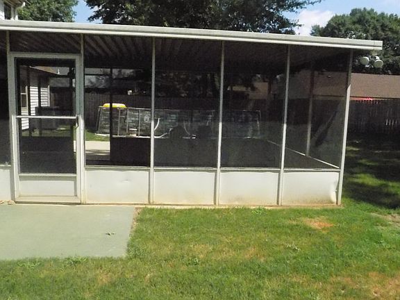 4th image of 7642 Overlook Dr