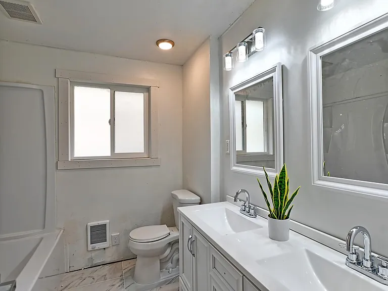 2551 NE 204th St — Photo 13