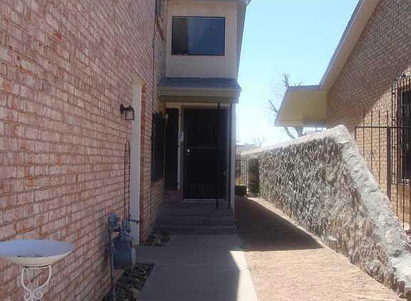 2nd image of 10608 Kinross Ave