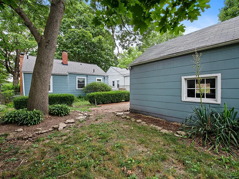 457 E Royal Forest Blvd — Photo 19