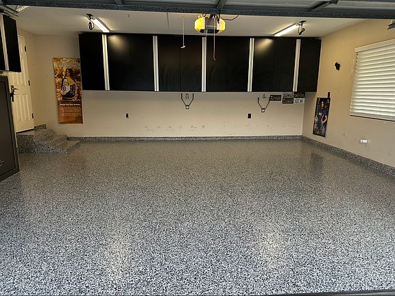 4th image of 410 N Treanor Ave