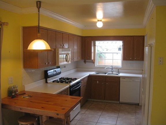 3rd image of 261 Narvaez Dr