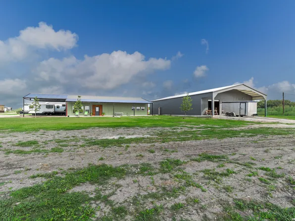 118 Pr 6190, Falls City, TX 78117