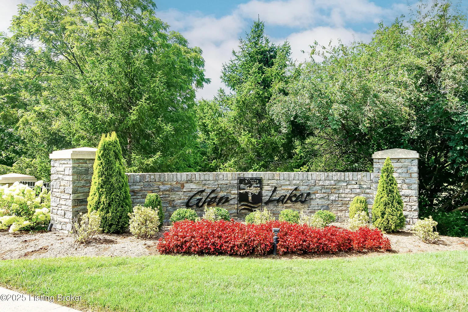 500 Davenport Dr photo 1