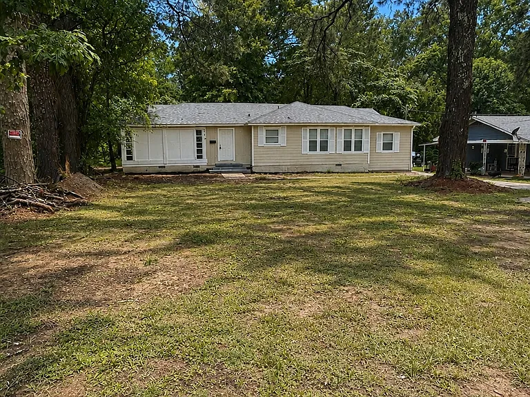 379 Dellwood Dr — Photo 1