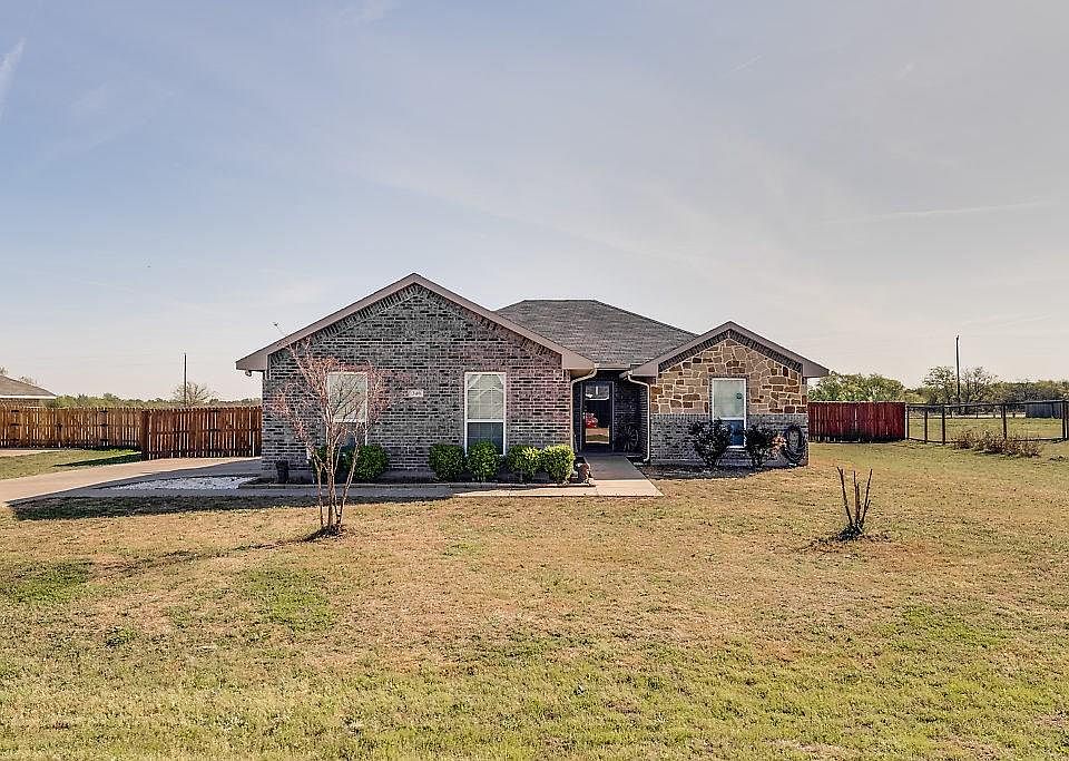 1st image of 340 Windmill Ct