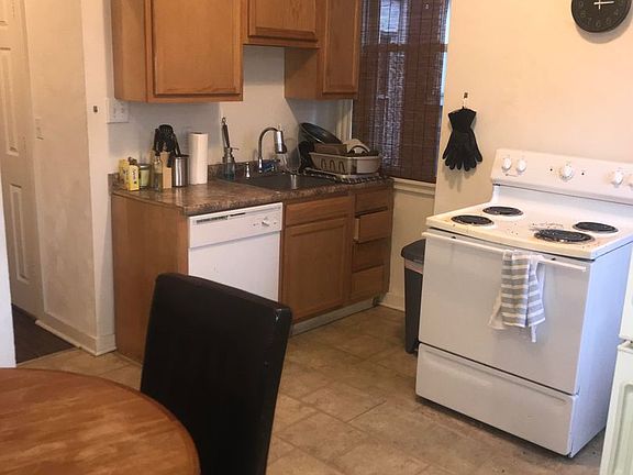 2nd image of 27 Welsford St APT 1